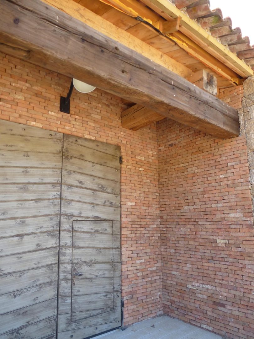 delta bois négoce: experts in maritime & laricio pine wood trading, offering high-quality timber solutions for your construction and design needs.